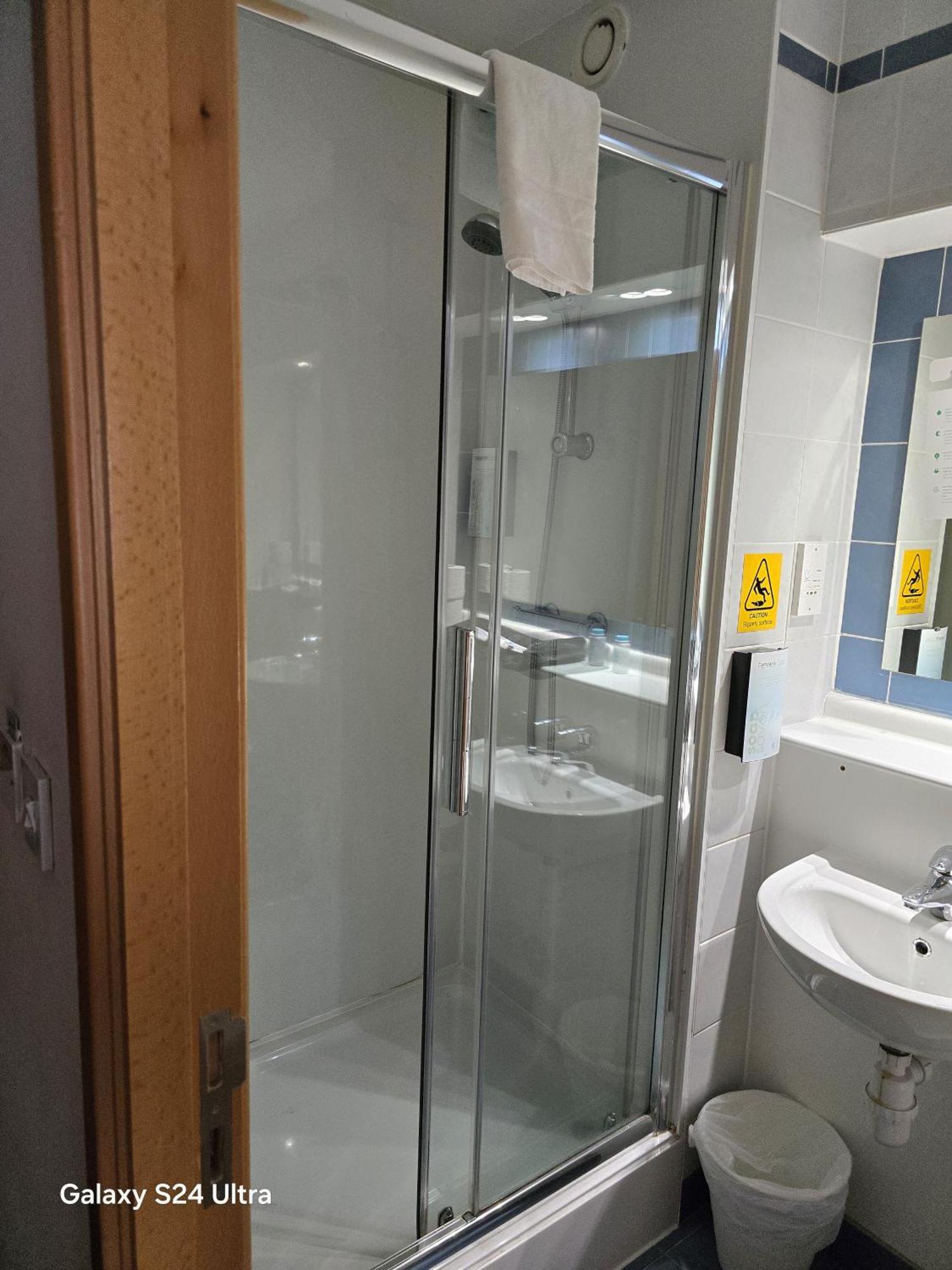 Campanile Hotel Glasgow Secc Hydro Екстер'єр фото
